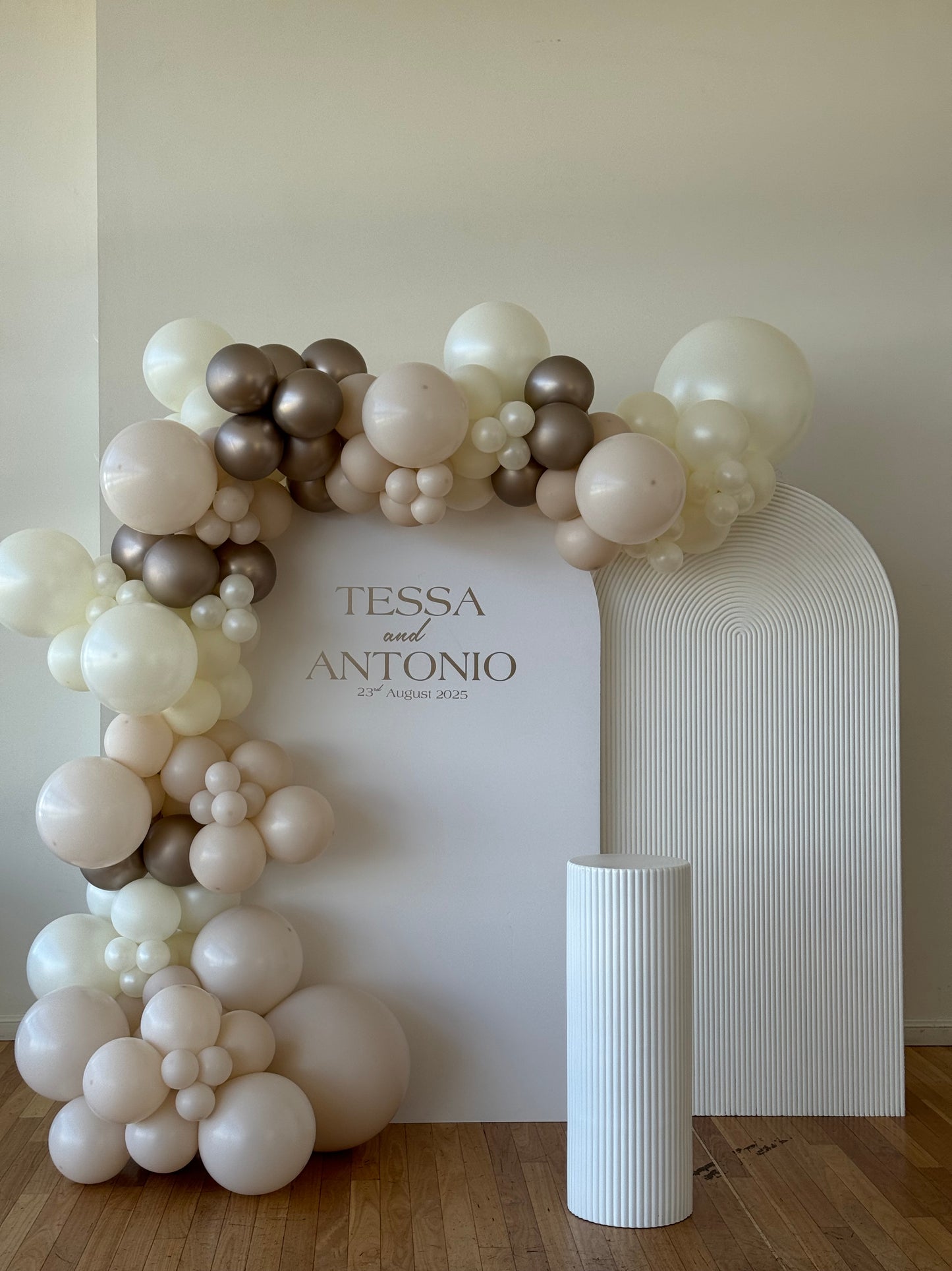 White Ripple Back Drop