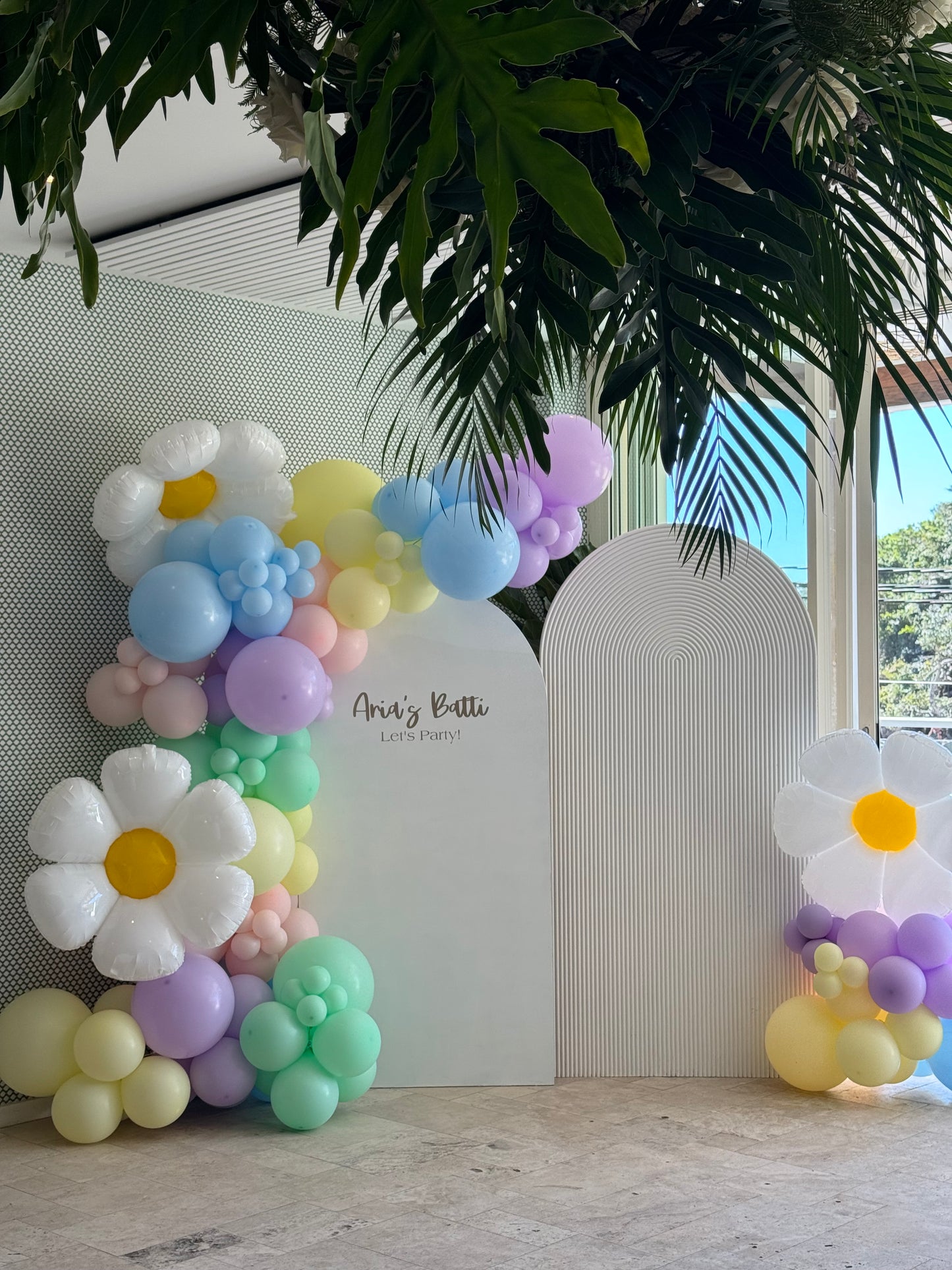 White Ripple Back Drop